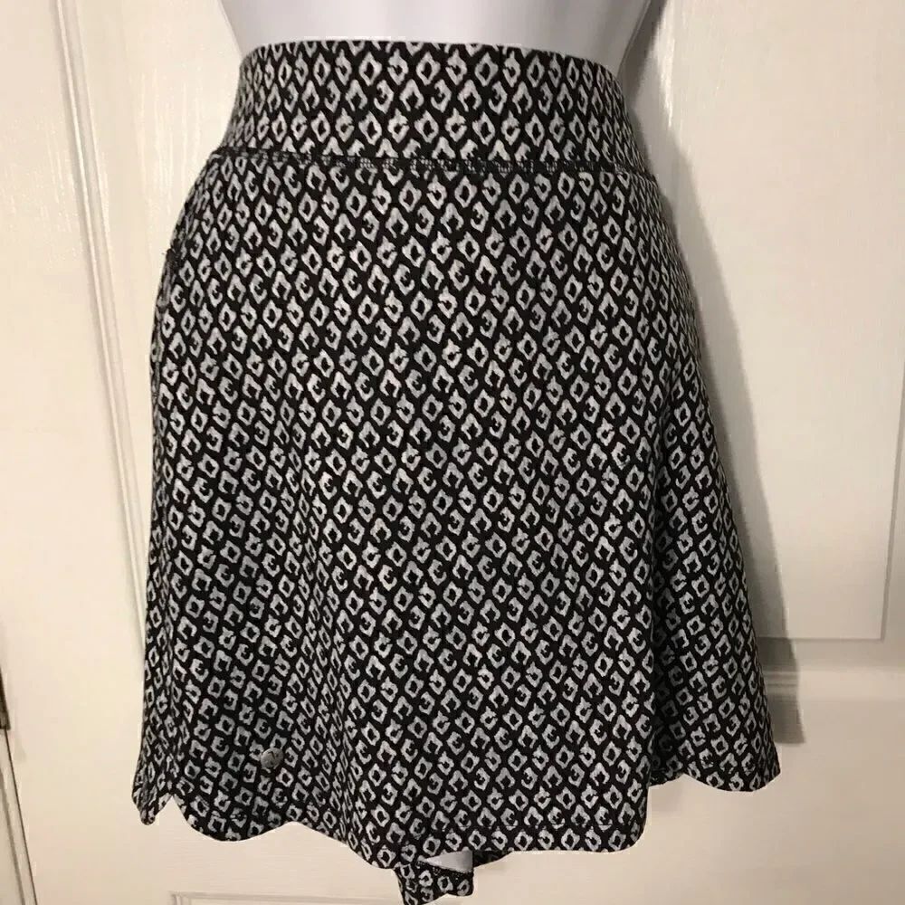 Jockey Large Black & White Skirt